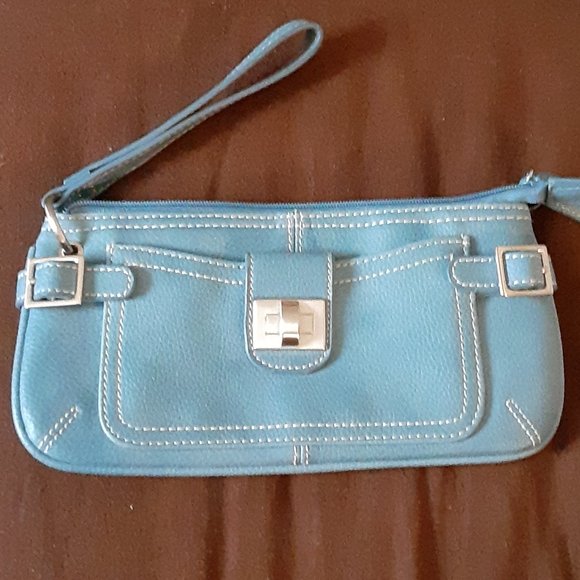 DOTsJewelryPlus's tweet photo. So good I had to share! Check out all the items I'm loving on @Poshmarkapp #poshmark #fashion #style #shopmycloset #columbia #havanajackscafe #bzees: https://t.co/MlQp4xHleJ https://t.co/8QKy6uoFKM