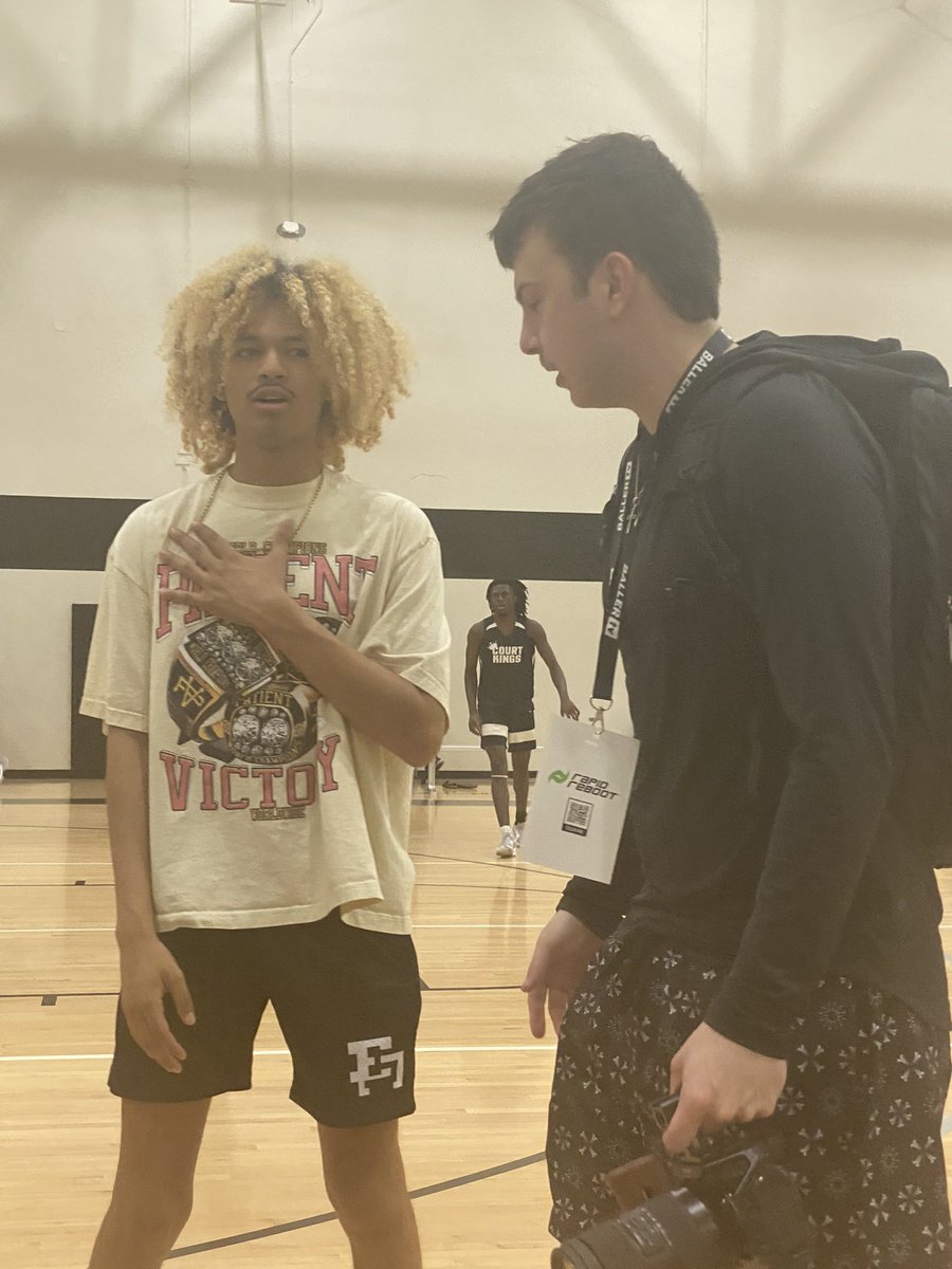 Everybody’s <a href="/TheTB5Reports/">TheTB5Reports</a> #thestagetb5 Christian and <a href="/thejakefisher00/">Jake</a> just like old times ❤️’d It!🏀💪