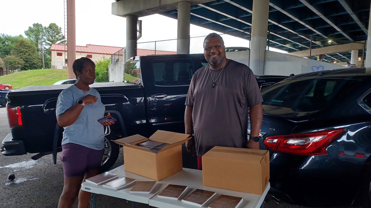 bills_blankets's tweet photo. Some photos from our summer event today. We served 150+ people. Thank you to everyone who helped make today possible. https://t.co/NnB58NnXxE