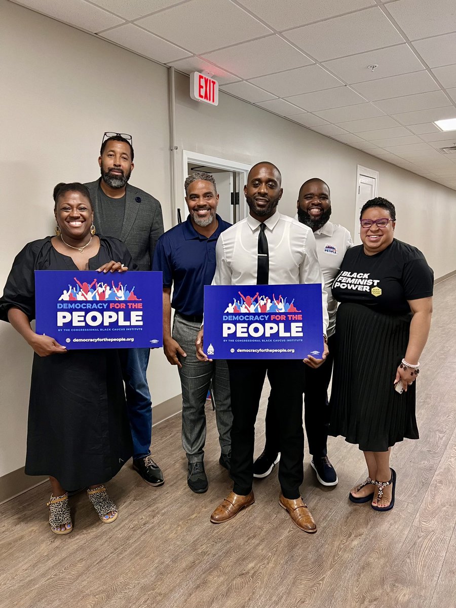 AmmThomas's tweet photo. Honored to have had an opportunity to share ideas with @RepHorsford Chair of @TheBlackCaucus this afternoon at Grand Avenue Neighborhood Center. Thanks to  @MaxwellFrostFL for hosting the event.

Good to see their advocacy on issues that affects our Black communities. https://t.co/cUec7lBARU