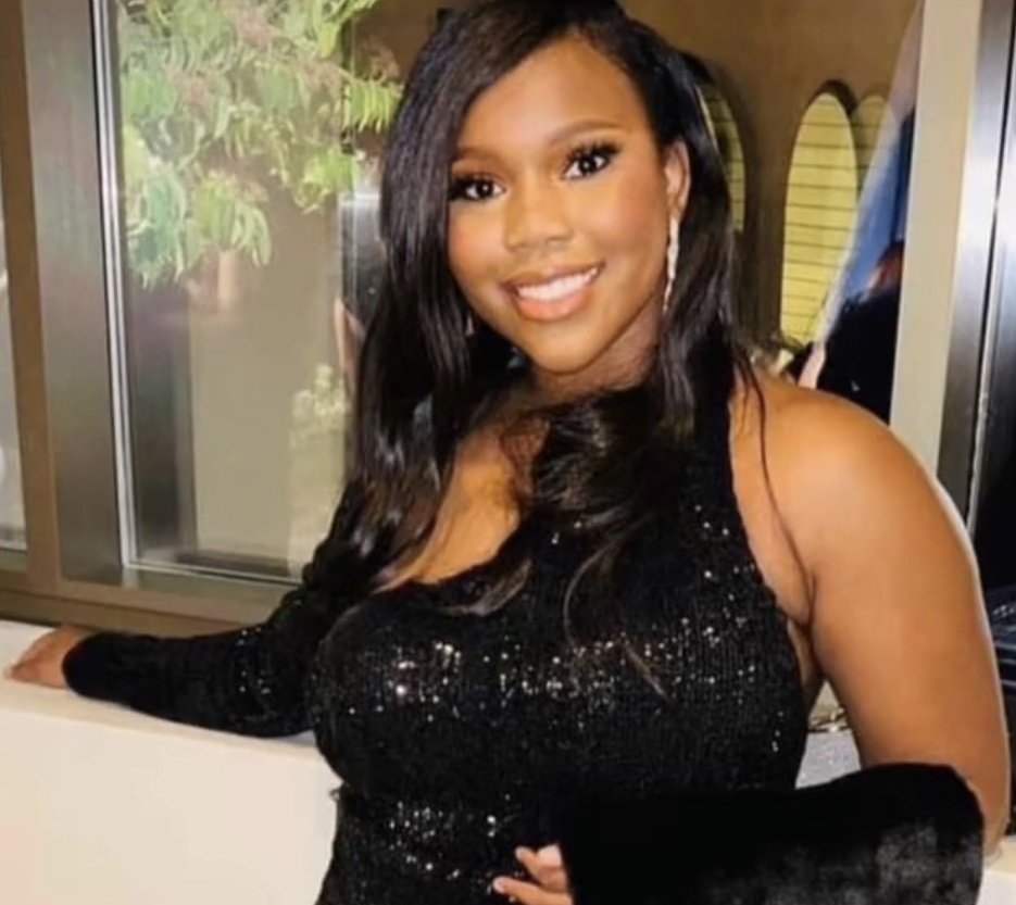 ceoaetnews's tweet image. 🚨 #MissingAlert
More Photos of #CarleeRussell 🚨
Note: Carlee may look different, since she left her wig in her car. She wears braided hair. Carlee called 911 to report a lone toddler standing on side of freeway. When cops arrived, she was not in her car #MISSING. #MissingPerson