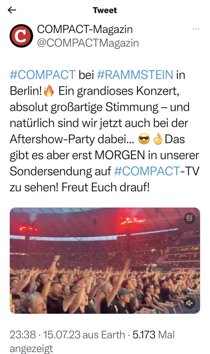 #Rammstein und #Lindemann in #Berlin. Die misogynen Fans brüllen 'Deutschland' und heben die Arme. Unter ihnen die Rechtsradikalen von #FCKCompact -- begeistert und 'natürlich auch bei der Aftershowparty dabei'.
