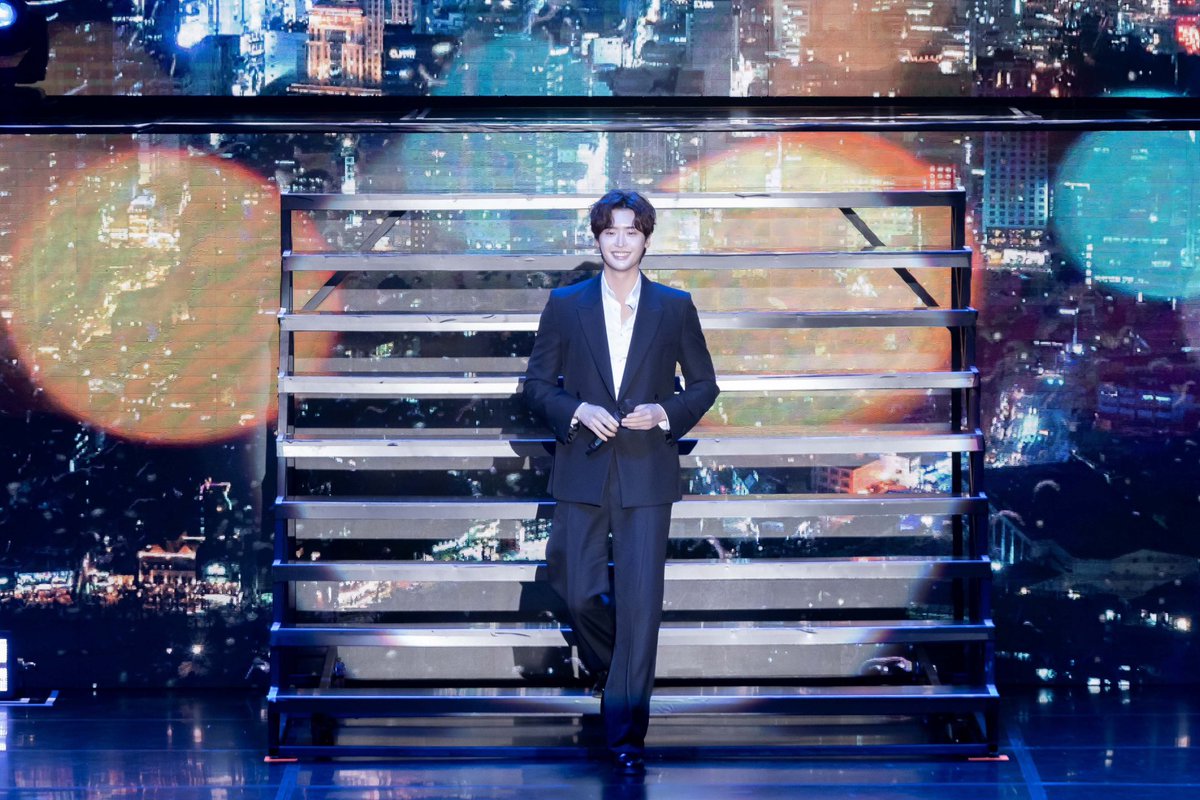 applewood_kr's tweet photo. LEE JONG SUK 2023 FANMEETING TOUR <Dear. My With> in JAKARTA

Thank you JAKARTA🧡

#LEEJONGSUK #이종석 #팬미팅 #FANMEETING #Dear_My_With #APPLEWOOD #LJSinJKT https://t.co/Y9cXY3eu88