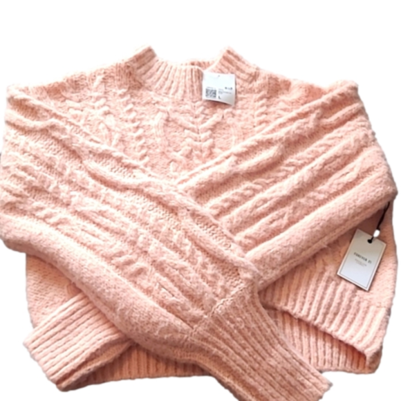 VintagClothes4U's tweet photo. So good I had to share! Check out all the items I'm loving on @Poshmarkapp from @SonyaMFFIwife #poshmark #fashion #style #shopmycloset #loveshackfancy #forever21 #coach: https://t.co/IAESYPUWPV https://t.co/elODbqWw4M