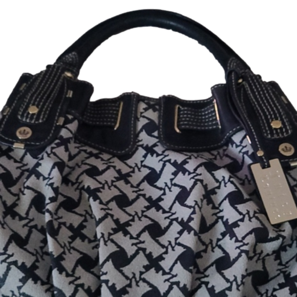 Foxyjeri's tweet photo. So good I had to share! Check out all the items I'm loving on @Poshmarkapp from @SonyaMFFIwife #poshmark #fashion #style #shopmycloset #juicycouture #coach #aliceolivia: https://t.co/SEUZyff15k https://t.co/B6xNnwi2Qk