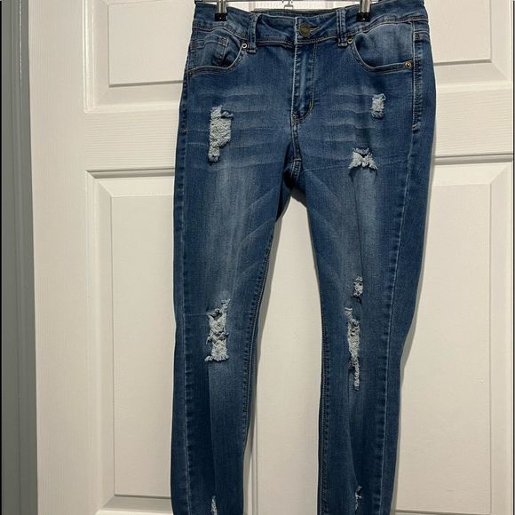 SwaggerSuite's tweet photo. So good I had to share! Check out all the items I'm loving on @Poshmarkapp #poshmark #fashion #style #shopmycloset #karlie #oldnavy #rue21: https://t.co/SBSZmlLoyK https://t.co/dUL3VFQrR2