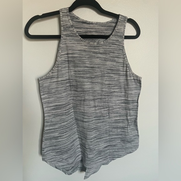 VPearre's tweet photo. So good I had to share! Check out all the items I'm loving on @Poshmarkapp #poshmark #fashion #style #shopmycloset #burberry #lululemonathletica #marvel: https://t.co/k2p84jBjuV https://t.co/9bRe7szFev