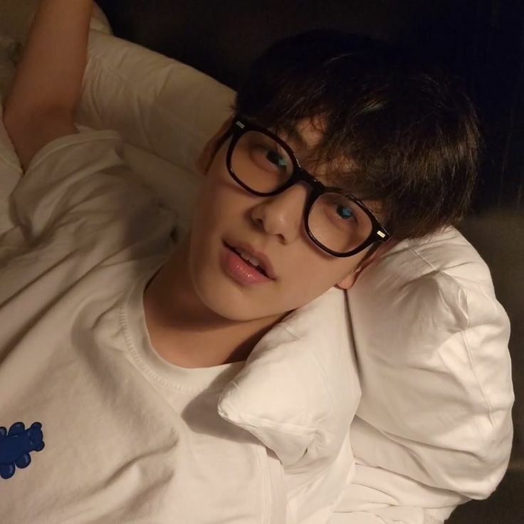 chesaranghe's tweet photo. ㅅㅂ누가 최수빈/휴닝카이보고 한국너드/서양너드 라고햇냐....내힘들다...... https://t.co/2b0n2Tlo71
