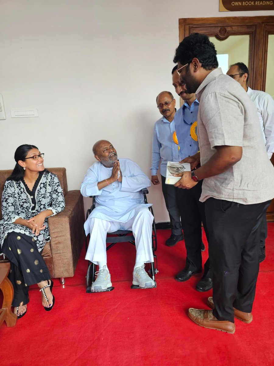remicilvin's tweet photo. What a great honour for me to greet my College Chairman, Thiru. #ShivNadar an Indian Billionaire, Industrialist, the Chairman of SSNCE, where I finished my UNDERGRAD. Met him along with Tmt. Roshni Nadar at the grand unveiling ceremony of the KCL. Event managed by @tweetevoke https://t.co/J7IQWFxcXn