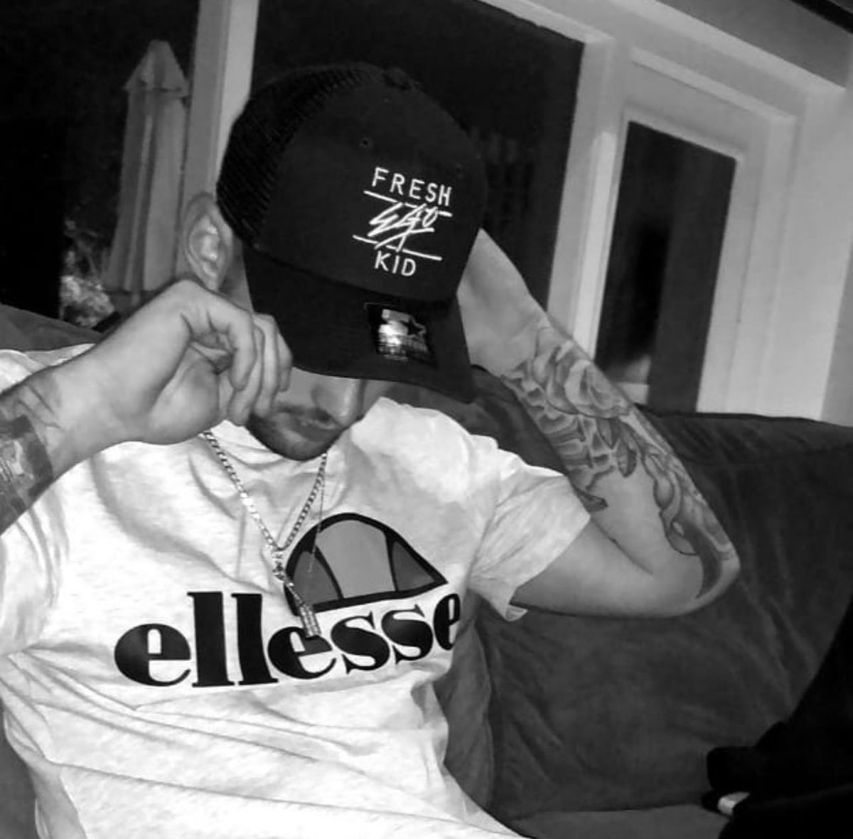 vanelewa's tweet photo. ——— 𝒉𝒆 𝒍𝒐𝒐𝒌𝒔 𝒖𝒑 𝒈𝒓𝒊𝒏𝒏𝒊𝒏𝒈 𝒍𝒊𝒌𝒆 𝒂 𝒅𝒆𝒗𝒊𝒍 … 

              … 𝐢𝐭'𝐬 𝐚 𝐜𝐫𝐮𝐞𝐥 𝐬𝐮𝐦𝐦𝐞𝐫 … 𝐰𝐢𝐭𝐡 𝐲𝐨𝐮. 💖 https://t.co/dnUjq9PrSh