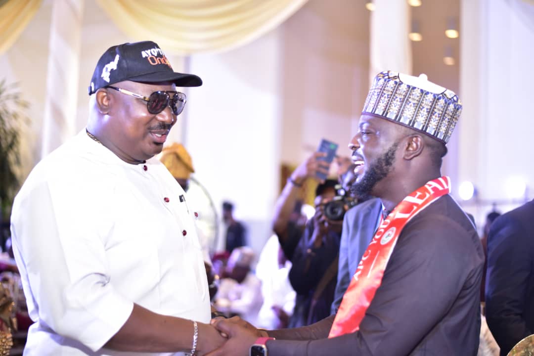 babyboyy2k's tweet photo. Youth to youth as @stvick to #APCYouthsAwardNight #apcnationals @VictorOritedi #ondoapc https://t.co/9xrnXLfuzH