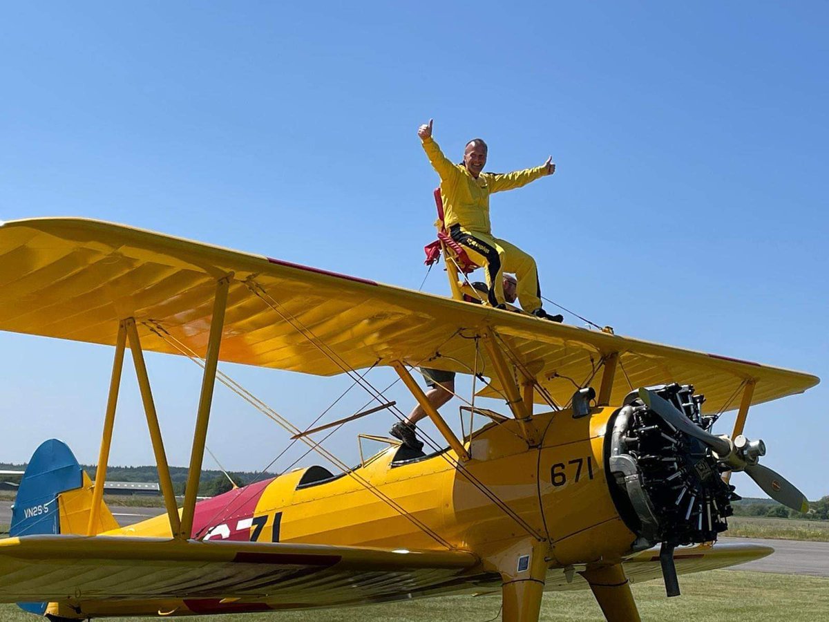 17_RLC's tweet photo. WO1 Colin Harrower recently completed some wing walking in aid of Crimsham Farm.
This is a local charity to the Regiment who provide great support to some of our soldiers and their families.
Money raised was a whooping £1176.14
#wearetherlc🟦🟨 #104bde #armylogistics #chrimshamfarm