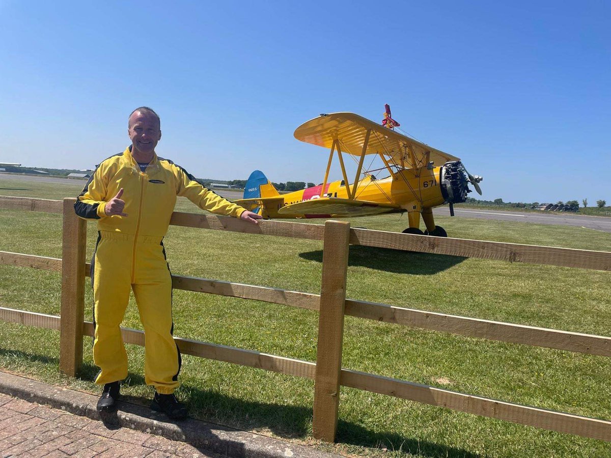 17_RLC's tweet photo. WO1 Colin Harrower recently completed some wing walking in aid of Crimsham Farm.
This is a local charity to the Regiment who provide great support to some of our soldiers and their families.
Money raised was a whooping £1176.14
#wearetherlc🟦🟨 #104bde #armylogistics #chrimshamfarm