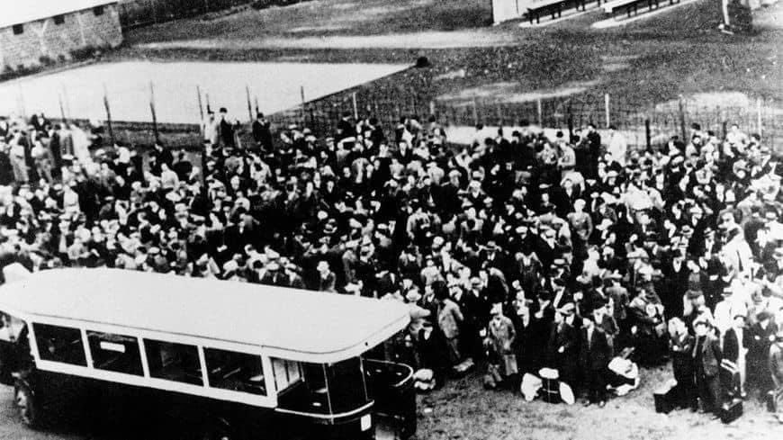 Le Devoir de mémoire :la rafle du Vel  D’Hiv du 16 et 17 juillet 1942 : La plus grande arrestation de juifs réalisée en France par des policiers et gendarmes Français, sur ordre du gouvernement de Vichy, après négociations avec les nazis, menées par René Bousquet