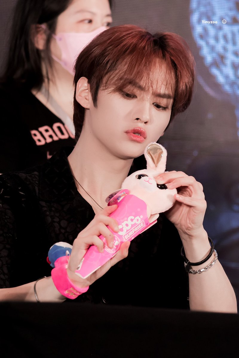 TinyzooOO tweet media