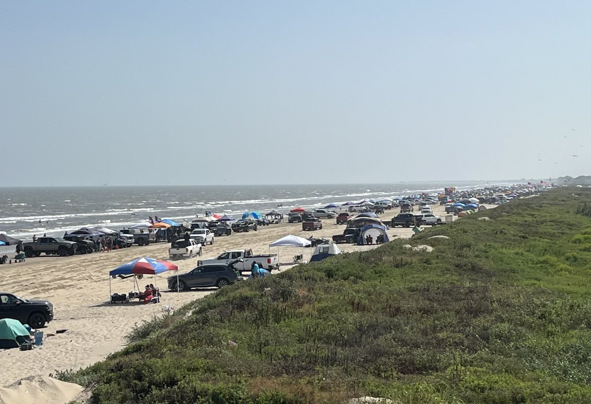 waxwellmilson's tweet image. Imagine doing this to a beach.