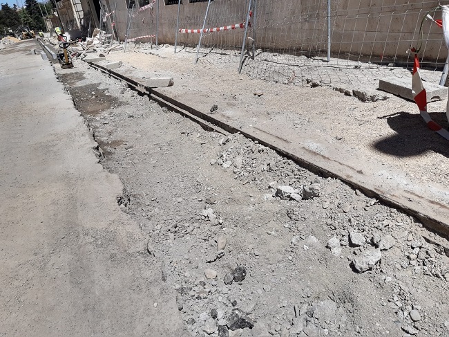 ¿Dónde se dirigía la vía de tranvía de la calle Rector López Argüeta?

👉<a href="/AGRAFTOFICIAL/">AGRAFT</a> desvela la procedencia de los carriles de tranvía que han aparecido durante las obras en la calle Rector López Argüeta, y la historia poco conocida que esconde:
elindependientedegranada.es/economia/donde…
