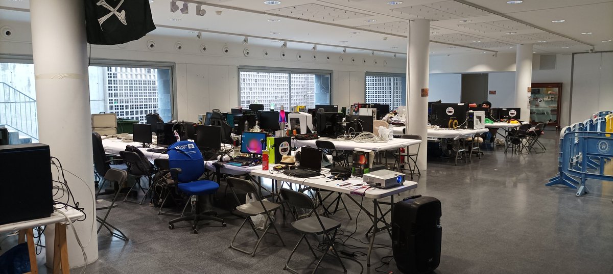 Lan_Party_CB's tweet photo. 24 horas y seguimos. https://t.co/r3TETsoDKw