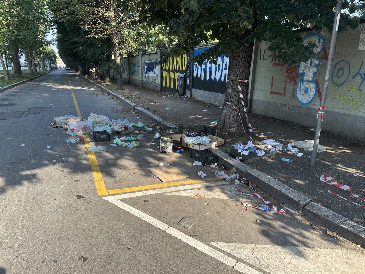 ⁦<a href="/ComuneMI/">Comune di Milano</a>⁩ complimenti !!!! Viva !!!! 😡