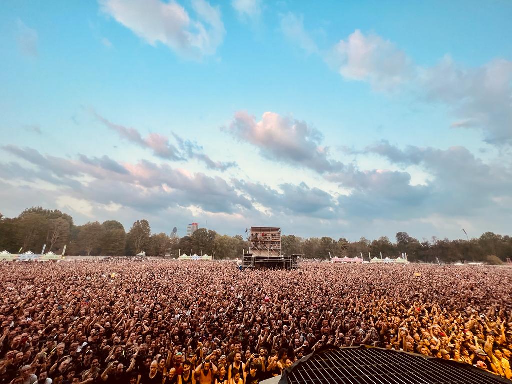 IronMaiden's tweet photo. Thank you Milan!

#IronMaiden #TheFuturePastTour #KillerKontent https://t.co/QyEn4snOp4