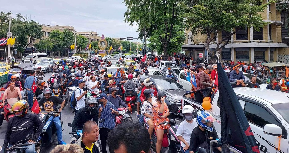 มวลชน Car mob ไล่ส.ว. เริ่มเคลื่อนขบวนแล้ว วันนี้ประชาชนมาร่วมส่งเสียงเยอะมาก 🚩
#ม็อบ16กรกฎา66