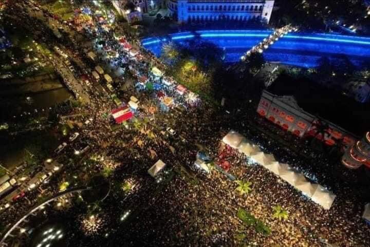 MySamudera's tweet photo. Suasana lautan umat membanjiri Dataran Merdeka malam tadi sempena Majlis KL Munajat bersama Ustaz Abdul Somad &amp; Sheikh Aleey Abdul Qadir.. https://t.co/RDASovaVK0
