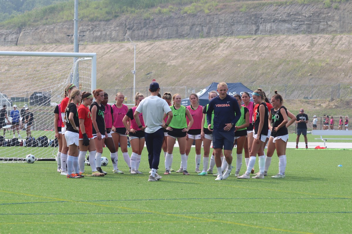BehrmannAudrey's tweet photo. Great sessions today in KC with @UCLAWSoccer @UHCougarSoccer @UVAWomenSoccer @CalWSoc 
 Day 2 tomorrow❗️ @MarcusKelcher ⚽️ https://t.co/LspcpFQAT3