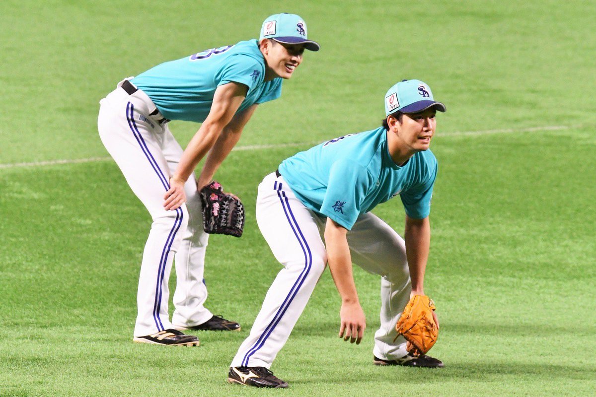 【くりうきょ】
試合前のようすです！
#栗原陵矢 選手と
#周東佑京 選手は
今日も仲良しでした🥹🥹
#sbhawks #鷹フル