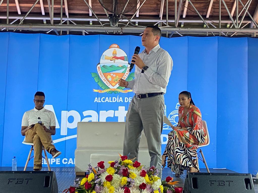 CalyMauricio's tweet photo. #Apartadó 

Hoy participamos en el 1er Foro Regional de Libertad Religiosa en #Urabá, espacio donde reconocemos la importancia del sector para el desarrollo social de los territorios.

En cada subregión de Antioquia vivimos la LR.

@Virguez @PartidoMIRA @williamblandong https://t.co/PPd2fTPV0D