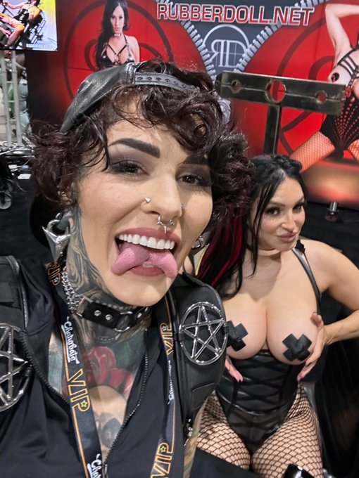 I had the pleasure of meeting @RubberDoll 👠👌🏽 https://t.co/cao8j99xa5<a class="tags" href="/tag/rubberdoll">@rubberdoll</a><a href="/tag/queen"class="tags"><span>#queen</span></a><a href="/tag/goddess"class="tags"><span>#goddess</span></a><a href="/tag/mistress"class="tags"><span>#mistress</span></a><a href="/tag/worship"class="tags"><span>#worship</span></a><a href="/tag/exxxotica"class="tags"><span>#exxxotica</span></a>