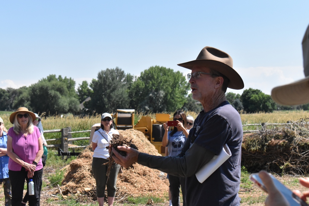 Community members learn about farming alongside solar panels at Jack’s Solar Garden trib.al/utXq4Xr
