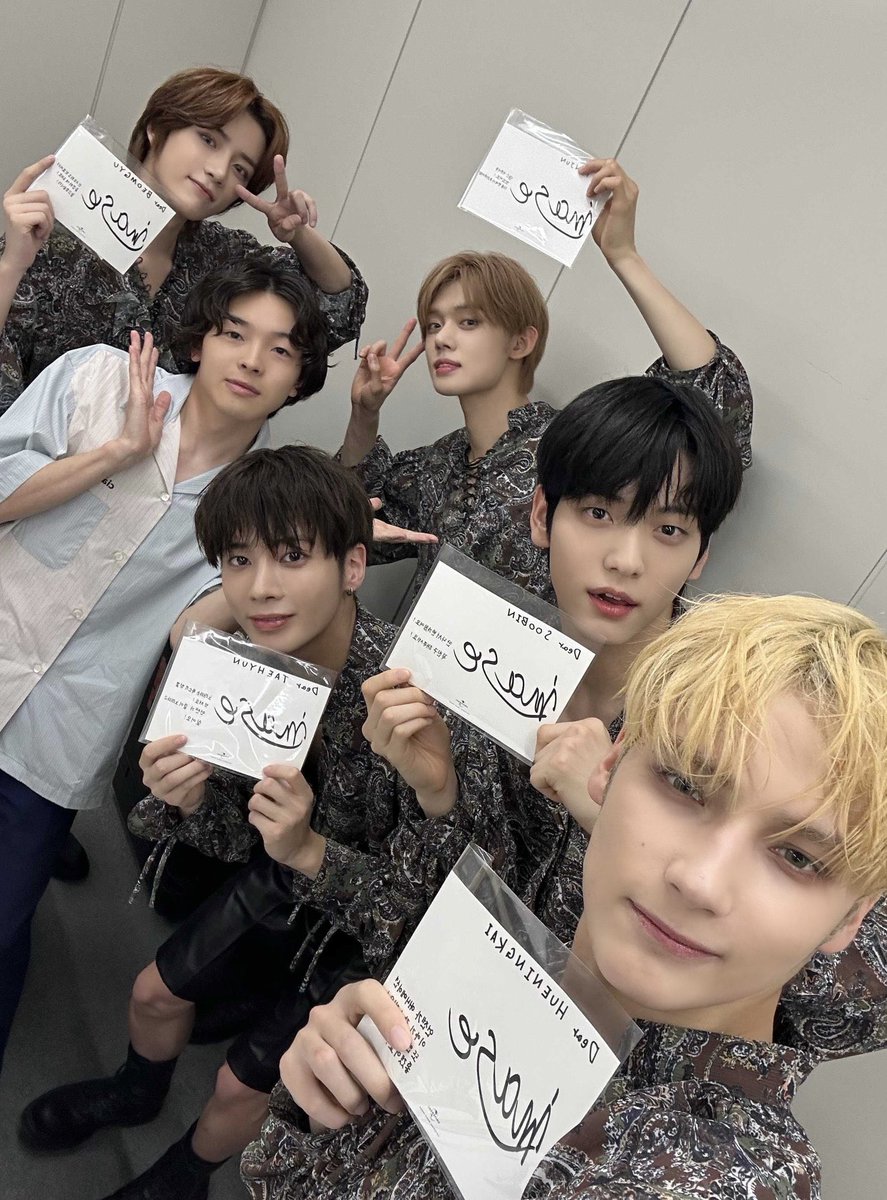 qalaxytea's tweet photo. fully in tears over txt https://t.co/sETGEUYCaU