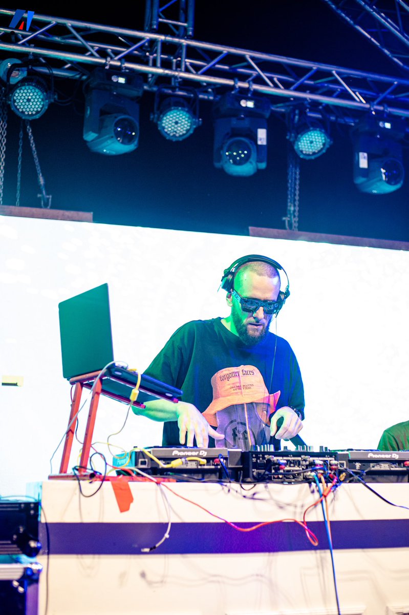 akezanet's tweet photo. 🔴 😍 On est à 4h 40min, @deejaymadmaxx est toujours aux platines...

#CristalEvent dit que le Vibe c’est jusqu’au petit matin de ce Dimanche. 

C’est du lourd! 

#lesbeautesdecheznous #akezanet #cristalevent #partypeople #Burundi https://t.co/507OZ9avNz