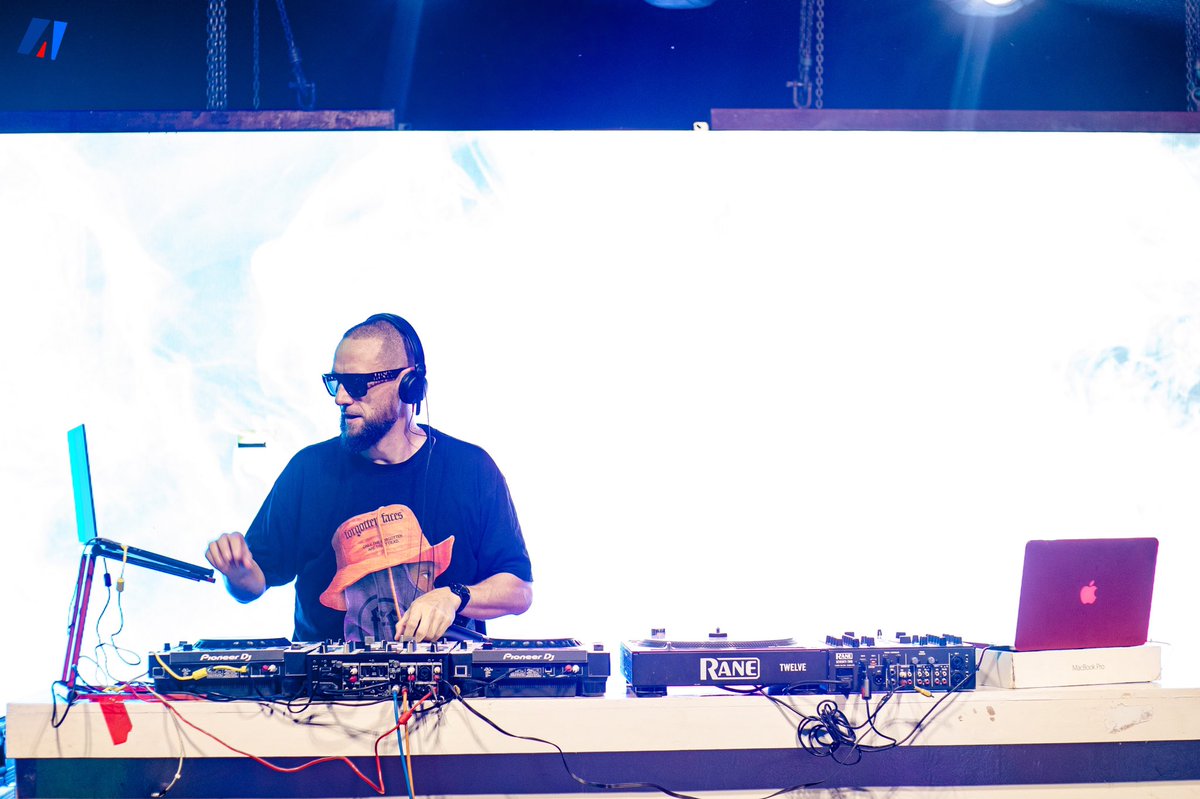 akezanet's tweet photo. 🔴 😍 On est à 4h 40min, @deejaymadmaxx est toujours aux platines...

#CristalEvent dit que le Vibe c’est jusqu’au petit matin de ce Dimanche. 

C’est du lourd! 

#lesbeautesdecheznous #akezanet #cristalevent #partypeople #Burundi https://t.co/507OZ9avNz