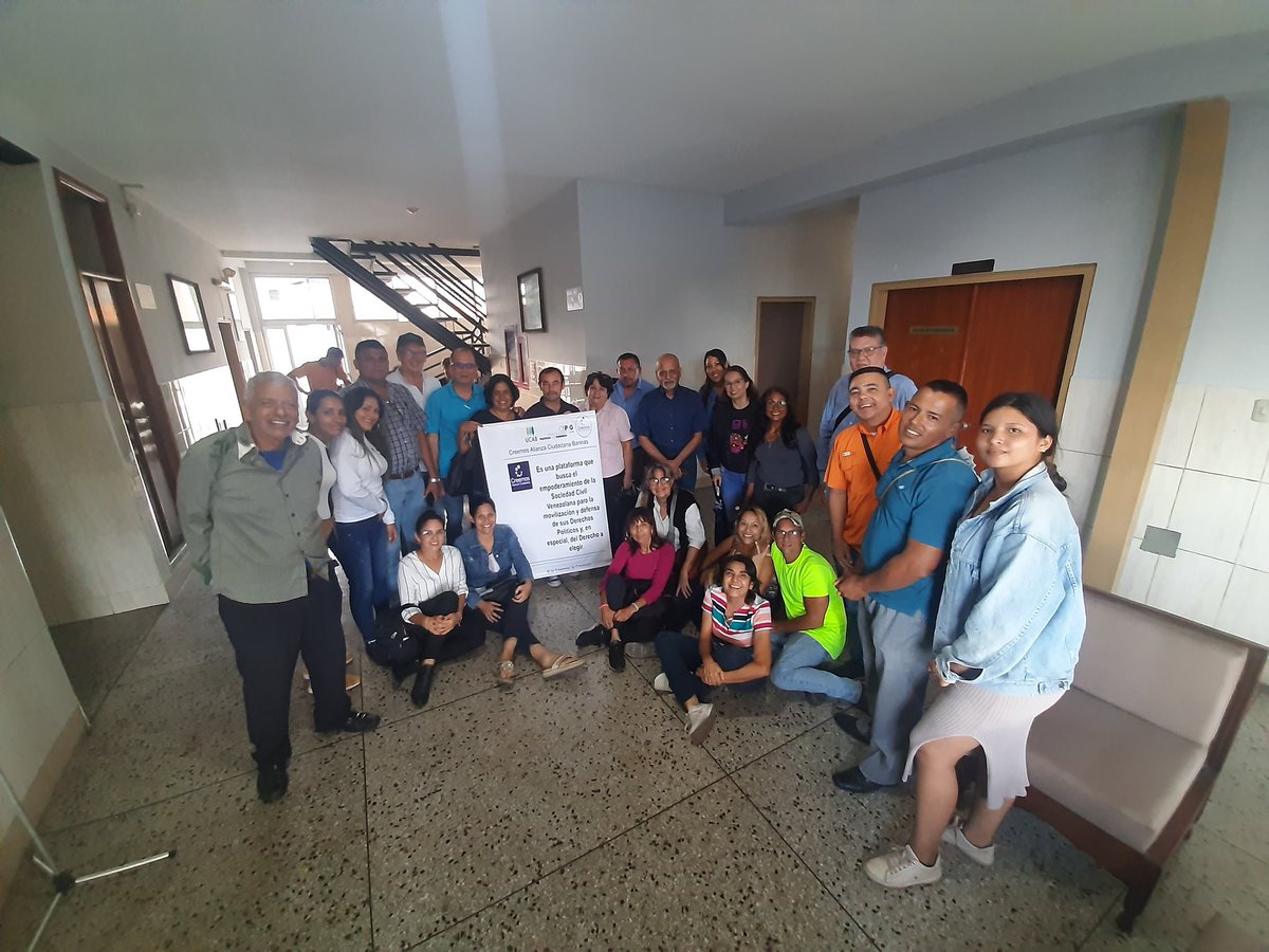 VirginiaSarmi's tweet photo. Culminando con éxito diplomado Liderazgo Social y Activismo Ciudadana promovido por Creemos Alianza Ciudadana y el  CEPG- UCAB. Gracias por ese gran esfuerzo en organizar y formar a los ciudadanos para el fortalecimiento de la democracia #dlsacbarinas #creemosalinzac #15dejulio https://t.co/VINQZz3dU5
