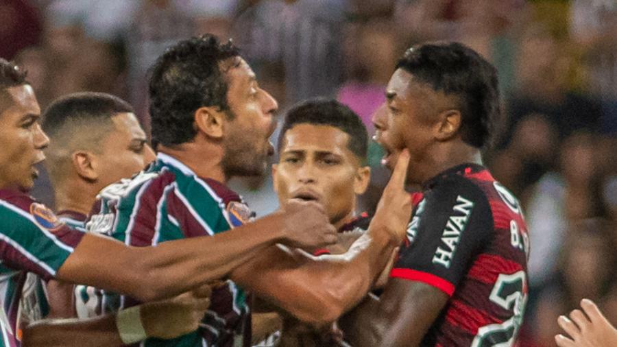 memessCRF's tweet photo. PAZ NA TERRA E PAU NO CU DO FLUMINENSE https://t.co/P4cBc0xWt8