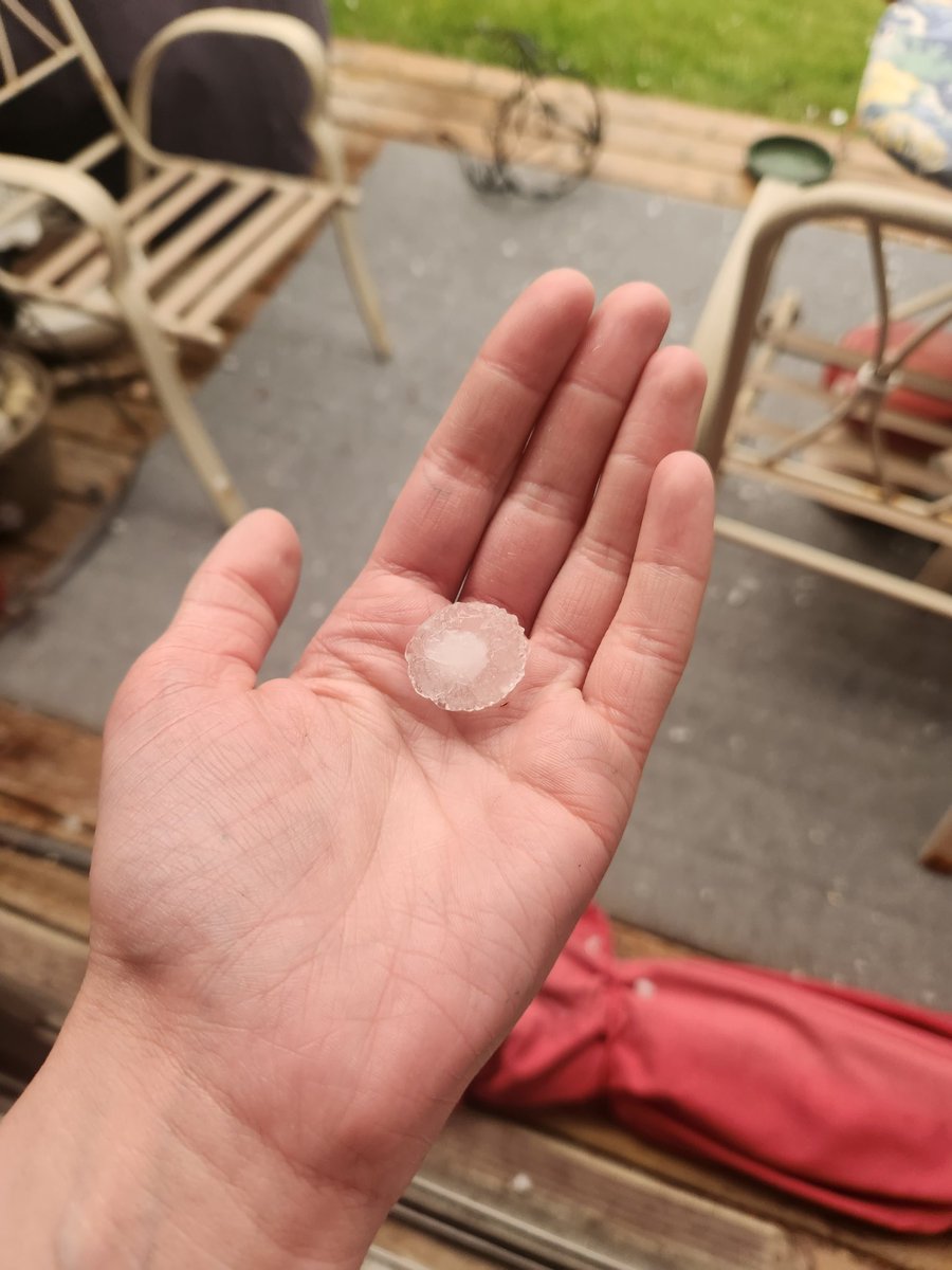 KiraArtist's tweet photo. #abstorm #yyc Calgary storm big rock hard full ice! Hail is crazy! https://t.co/sqyf70X0dp