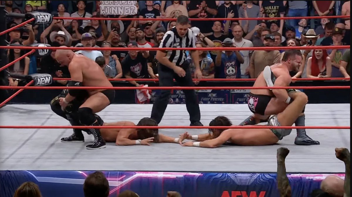 ftrwithdax's tweet photo. Retweet if you think this was the Tag Team Match if the Year. https://t.co/FAGPllW8lw