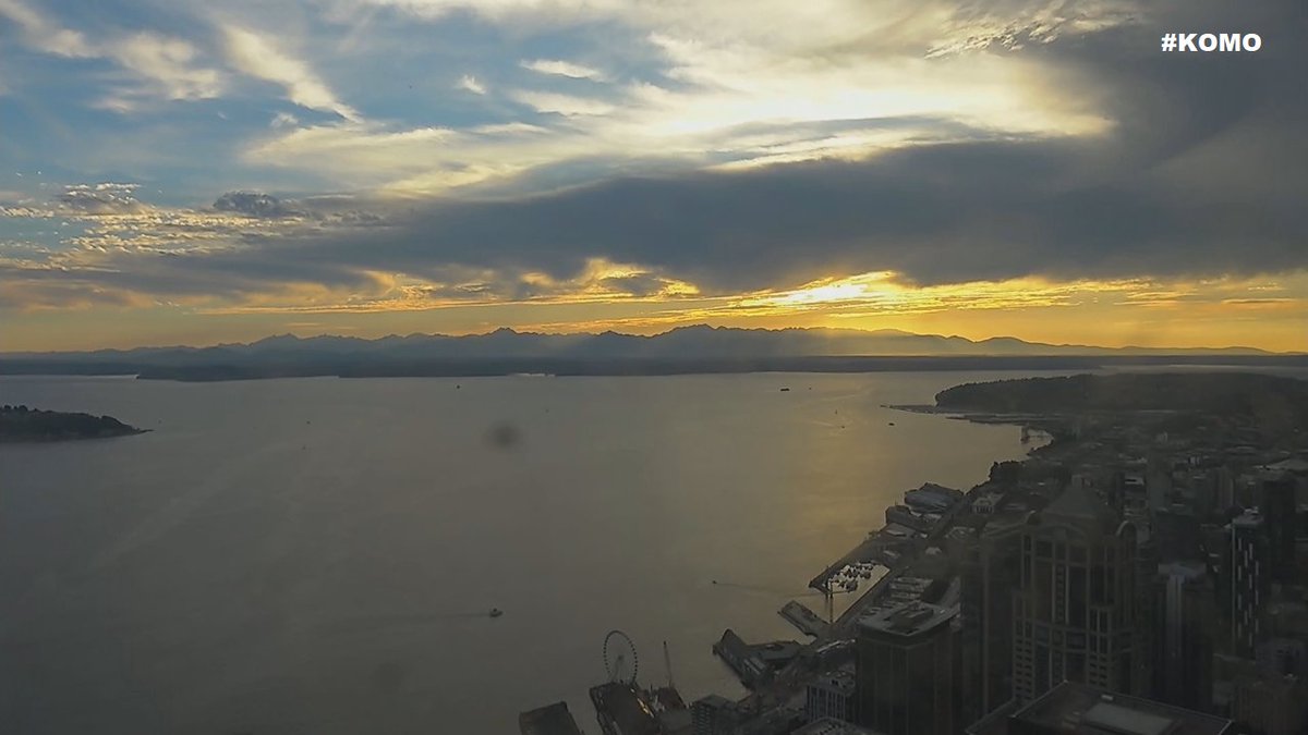 danthetruckguy's tweet image. HERE IS COME... #SUNSETALERT @komonews #SEATTLE