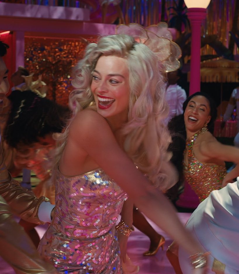 filesmargot's tweet photo. FOUR DAYS FOR #BARBIE  THE MOVIE https://t.co/ucGOHBmYmt