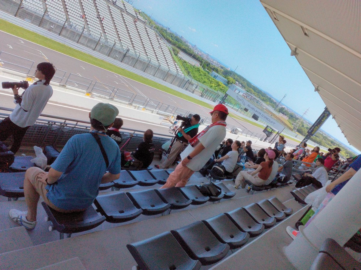 AbeFuchs's tweet photo. GTワールドチャレンジアジア鈴鹿Race2 25分を過ぎぞくぞくとドライバーチェンジです。
#gtワールドチャレンジアジア
#CarGuyRacing
#MAEZAWARacing
#CometRacing
#鈴鹿サーキット
#ferrari
#FUCHS
#フックス
#阿部商会 https://t.co/UlYorloU7z