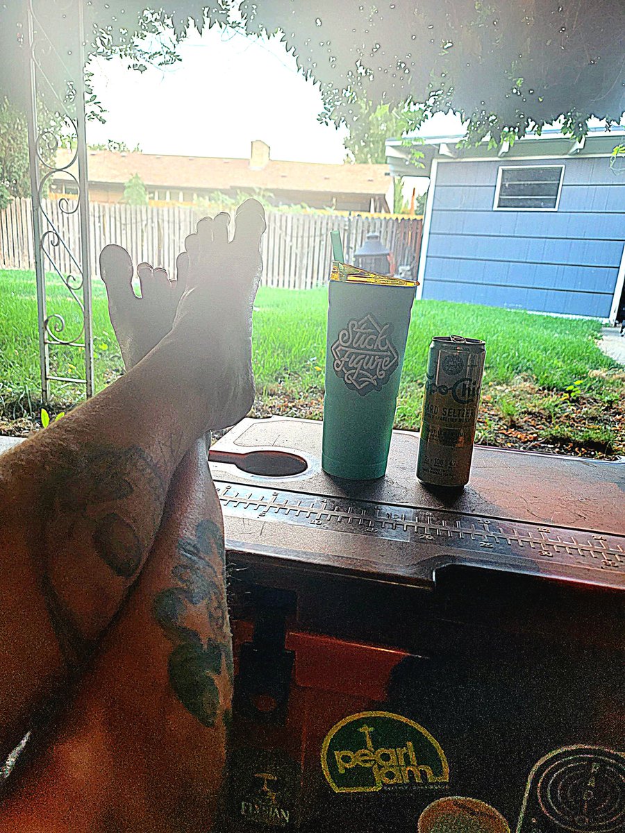 grumpykore's tweet photo. Chillin 😎 BackYard  PNW 🌙  Relaxing  CaliVibes 🤙 @StickFigureDub #StickFigureMusic #CaliVibes #Chillout #HeatWave #PNW #Reggae #GoodVibes #AmazonMusic https://t.co/9iwOT8IbDG
