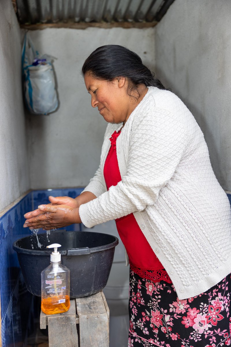 Promovemos el #LavadoDeManos usando #AguaSegura y #Jabón, para que las comunidades del Altiplano Occidental de Guatemala practiquen este hábito y puedan prevenir enfermedades estomacales como diarreas. @FeedtheFuture @USAIDGuate