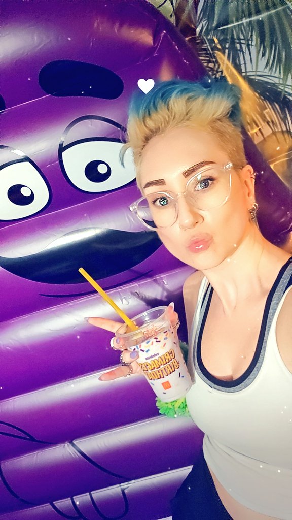 tinerbeans's tweet photo. Happy Birthday Grimace ily 💜✨
#hotgrimacesummer https://t.co/MZViBbQh0l