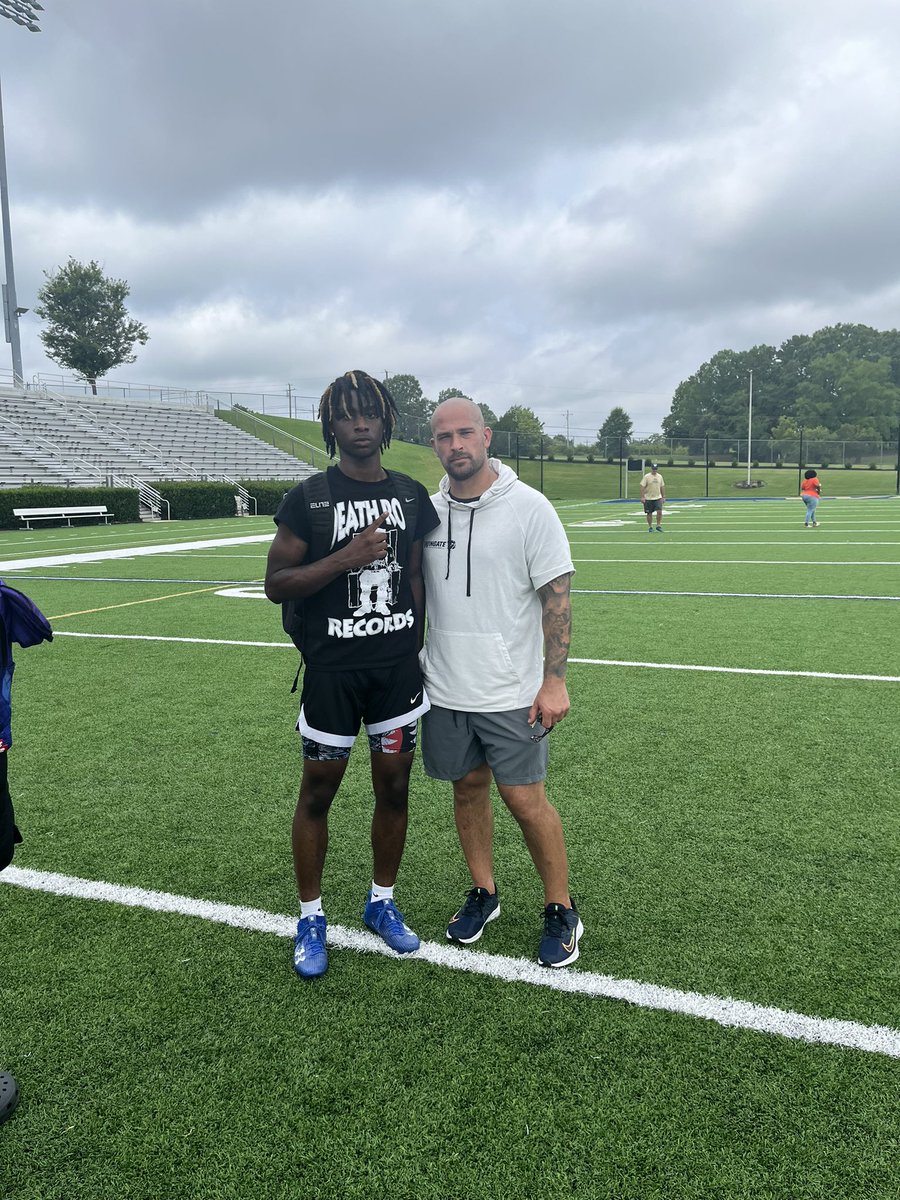 luld1darrien's tweet photo. Great camp! Thanks for helping me  refine my technique! @CoachUlassin @JohnRobinette13 @ForestParkBruin https://t.co/QDuIV0QssT