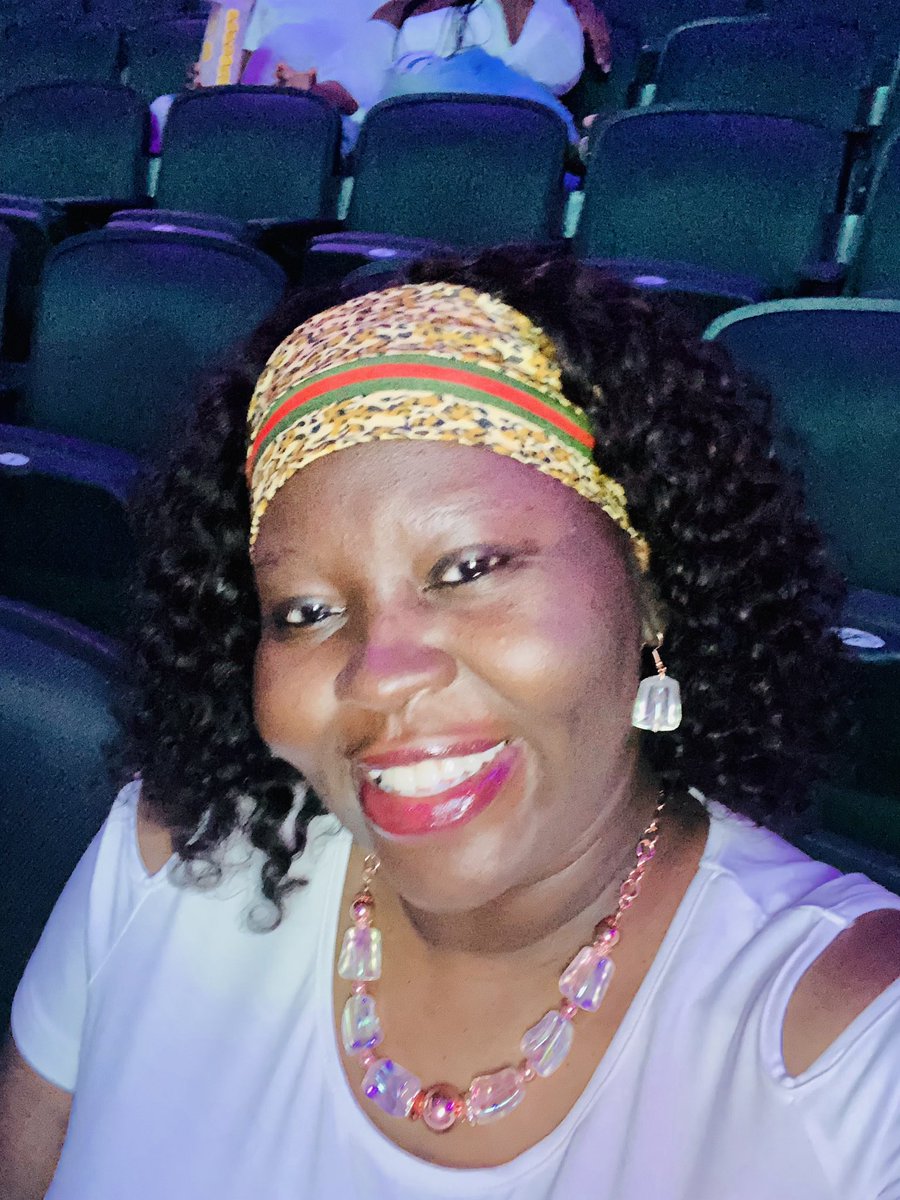JustGen2's tweet photo. #allwhiteaffairindy #indianablackexpo https://t.co/f2lsW4jpXA