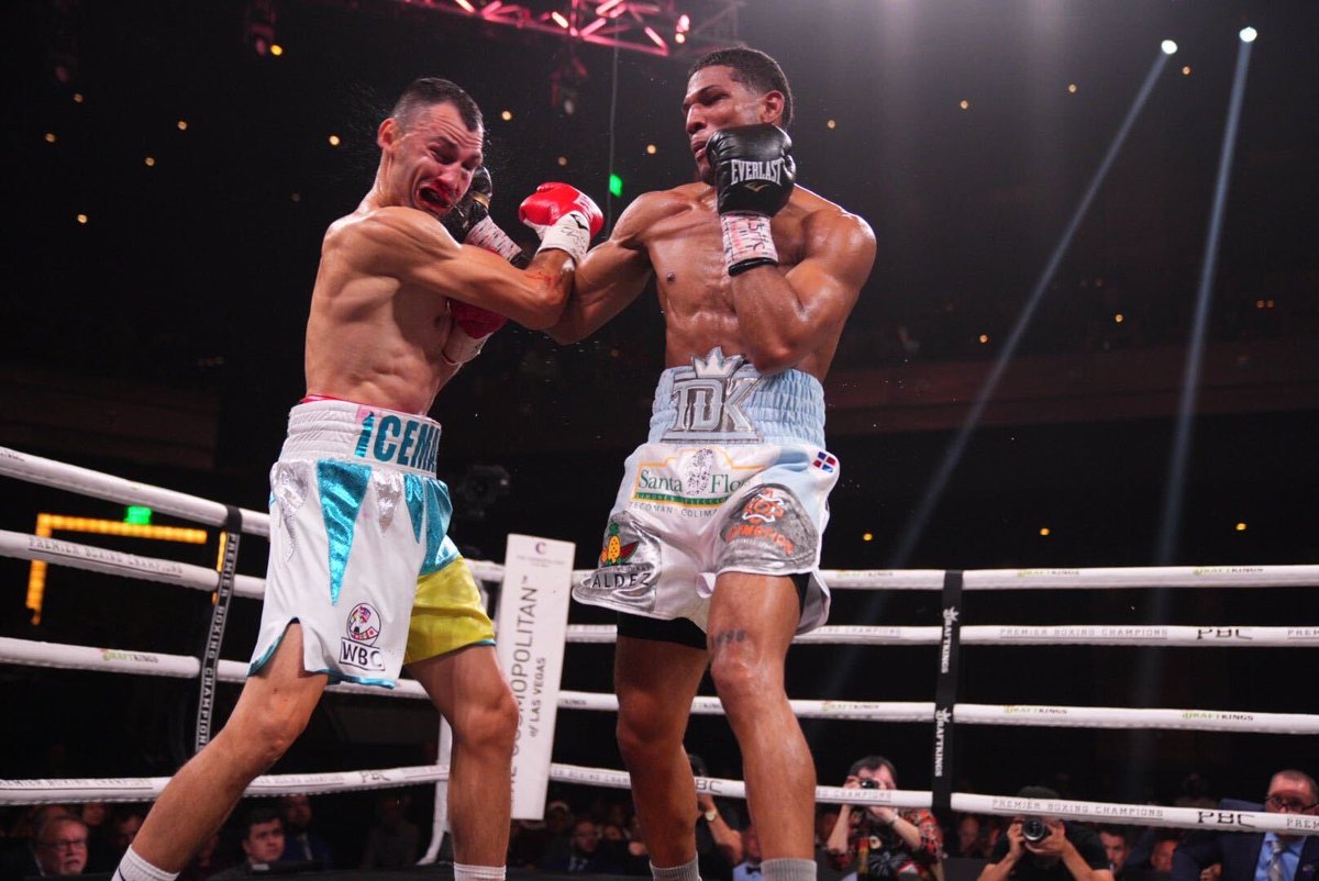 premierboxing's tweet photo. .@elvisTDK lands a dynamite 🧨 right hook that send Postol to the canvas in RD6 almost ending the fight but he was saved by the bell. #RodriguezPostol https://t.co/EiFeefN6R0