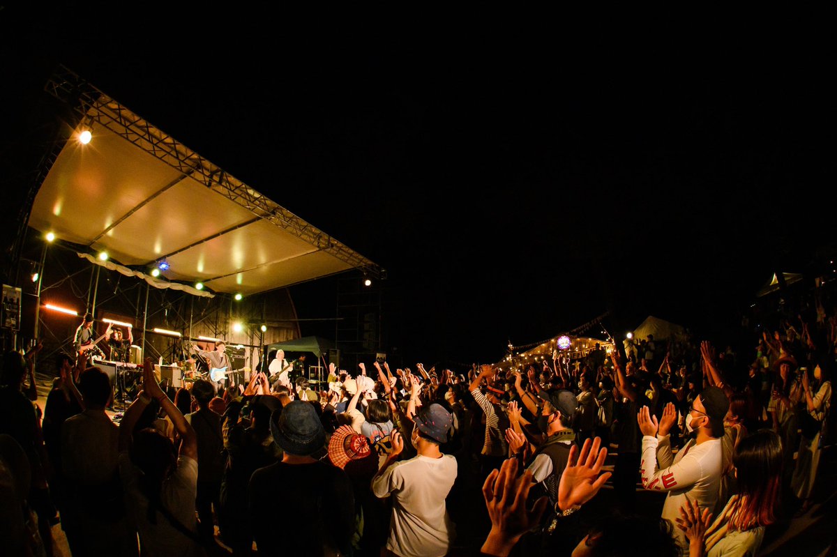 ONEMusicCamp's tweet photo. 🏕️ONE MUSIC CAMPの楽しみ方🏕️

☀️最高の音楽を楽しむ！
会場にはステージが2つあり、アーティストが被らないタイムテーブルで1日中音楽が楽しめます！ライブも1組40分-50分とたっぷり楽しめるのもONEの醍醐味◎

photo by Sho Takamoto, Souichiro Yamashita

https://t.co/zUx9ALh7Iy

#ONEMUSICCAMP https://t.co/QtJnoBb5Nc