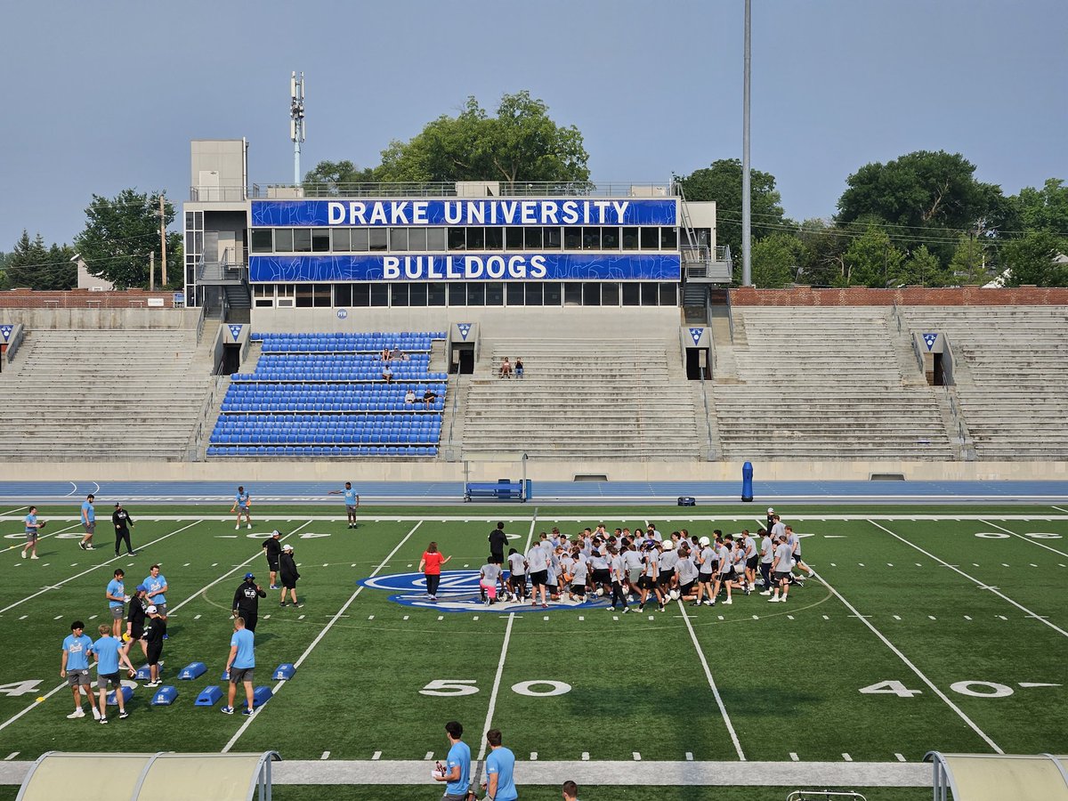 Great camp <a href="/DrakeBulldogsFB/">Drake Football</a> today!  Thanks for the invite! Looking forward to future conversations!
@2CoachG1 <a href="/CoachNThompson/">Nate Thompson</a> <a href="/tstepsis/">Todd Stepsis</a>
