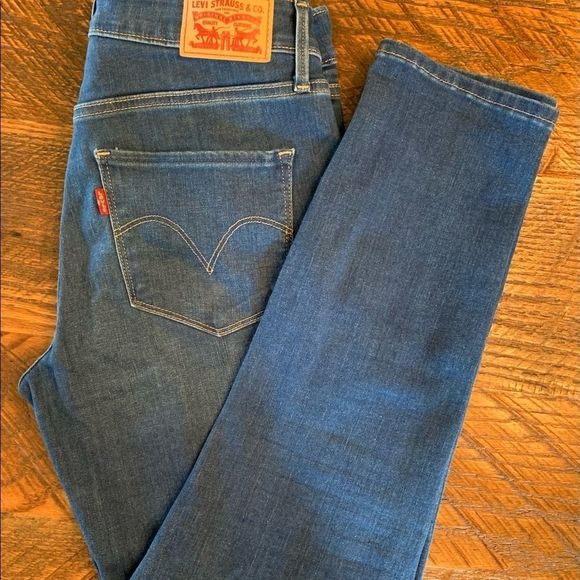 MECruz11's tweet photo. So good I had to share! Check out all the items I'm loving on @Poshmarkapp from @npazos #poshmark #fashion #style #shopmycloset #levis #michaelmichaelkors #nike: https://t.co/slSYDFpek2 https://t.co/1Xs3RyInhW